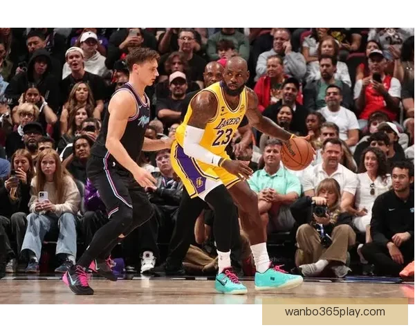 詹姆斯背靠背三双创历史新高 与东契奇赛后熊抱激情庆祝